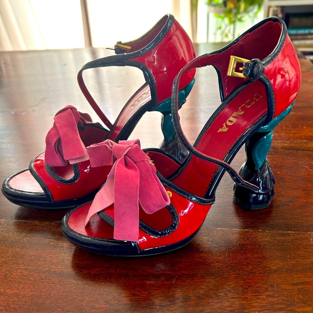 NWOT! PRADA Spring 2008 Red And Navy Blue FAIRY Sculpted Flower Heels Pumps 36